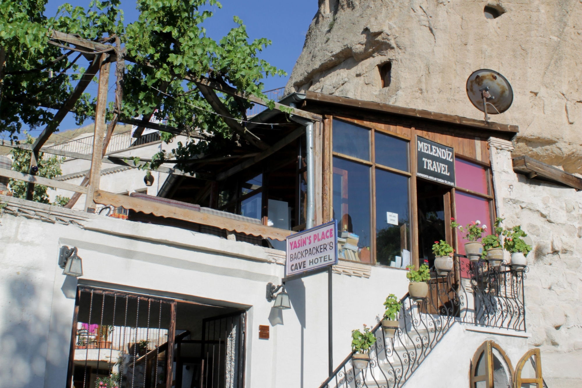 Yasin'S Place Backpackers Cave Hostel Γκόρεμε Εξωτερικό φωτογραφία