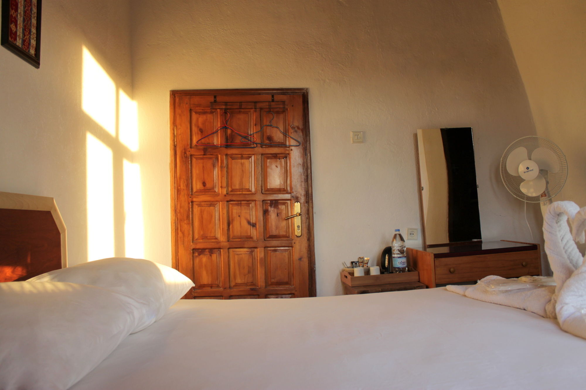 Yasin'S Place Backpackers Cave Hostel Γκόρεμε Εξωτερικό φωτογραφία