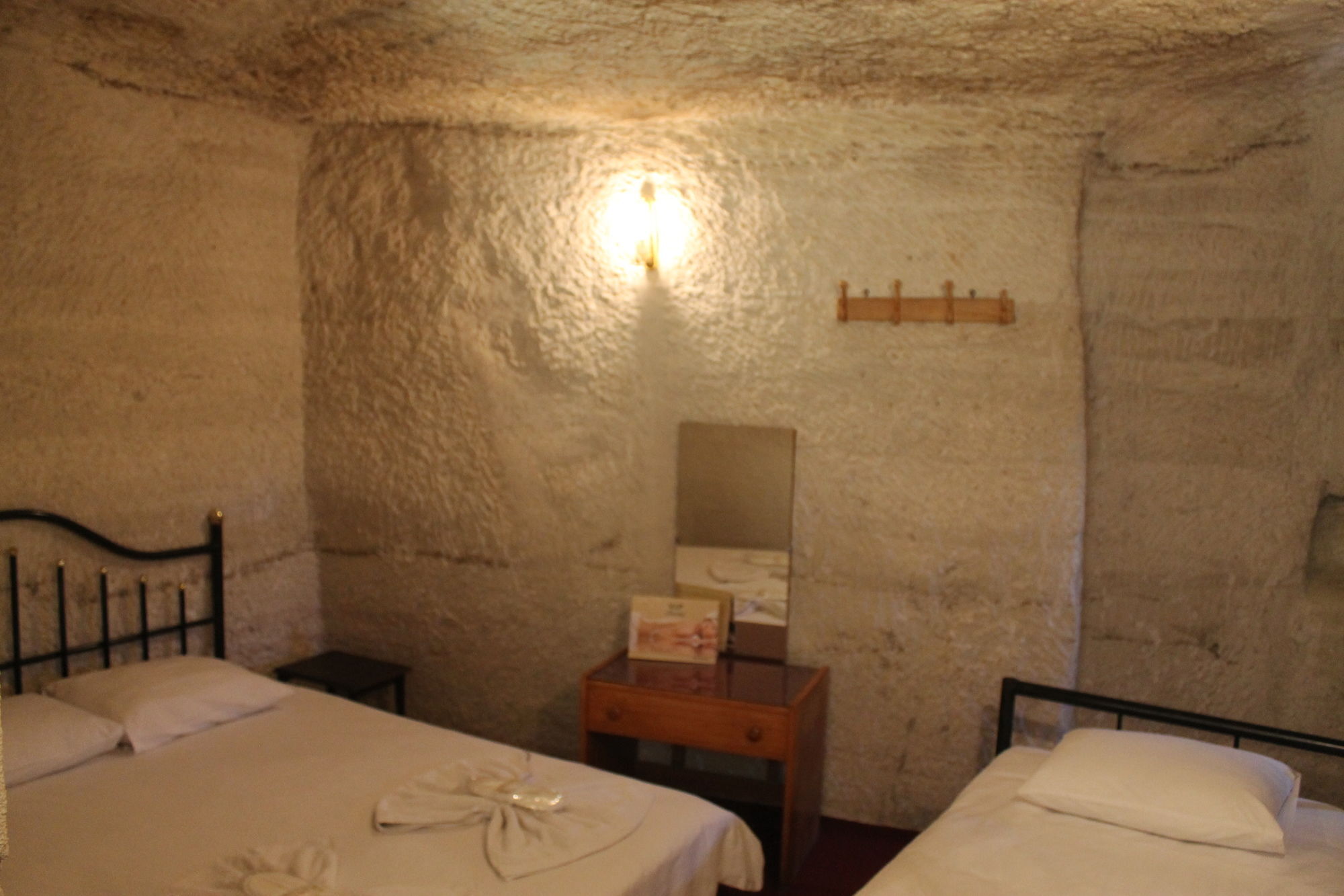 Yasin'S Place Backpackers Cave Hostel Γκόρεμε Εξωτερικό φωτογραφία
